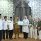 Bupati Rohil H. Bistamam Menerima Secara Simbolis Zakat Mal Keluarga Besar Awal Bross Bagan Batu