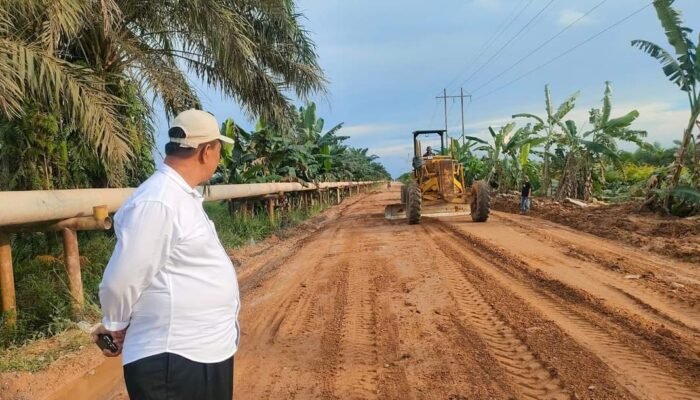Dapat DBH Sawit, Pemkab Rohil Bangun Jalan di Kecamatan Kubu