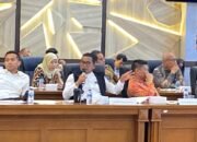 Bupati Pelalawan Zukri Ikuti RDPU Bersama BAM DPR RI Bahas Perlindungan Hak Hidup Masyarakat TNTN