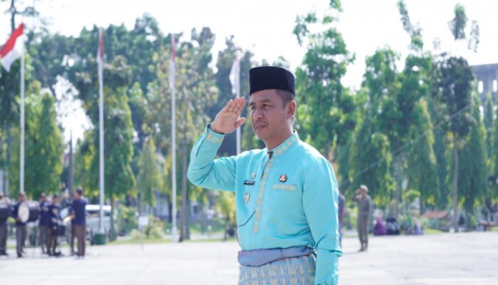 Bupati Kampar H. Ahmad Yuzar di Tunjuk Jadi Komandan Upacara Pada HUT Provinsi Riau Ke-68.