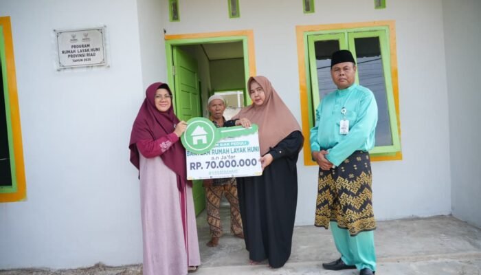 Ramadan Penuh Berkah, Bupati Siak Serahkan Bantuan Rumah Layak Huni dari Baznas