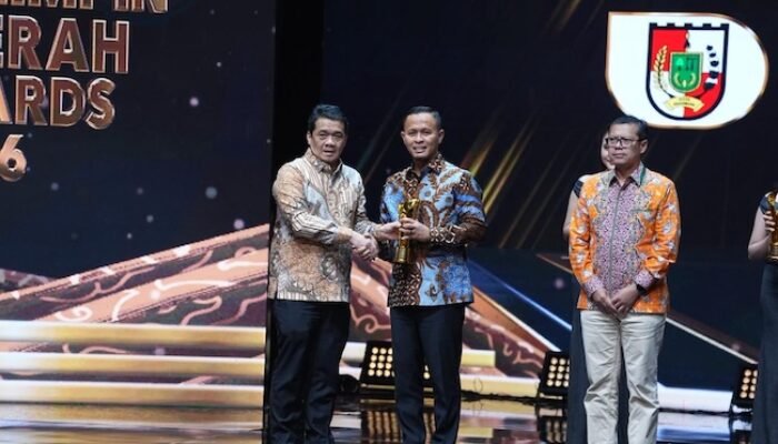 Wali Kota Agung Nugroho Terima Penghargaan Pembangunan Infrastruktur